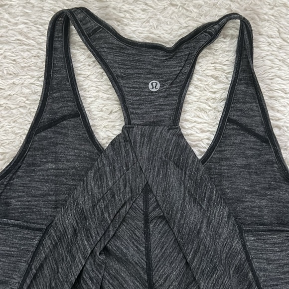 Lululemon Essential Tank, sz 6 - Picture 5 of 6
